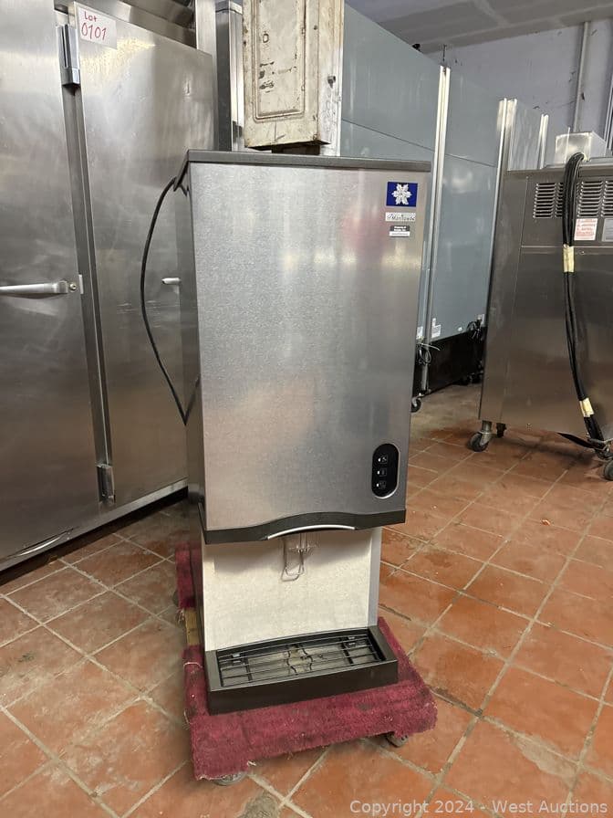 manitowoc-rns20a-161-air-cooled-countertop-ice-nugget-maker-and-water-dispenser-568123