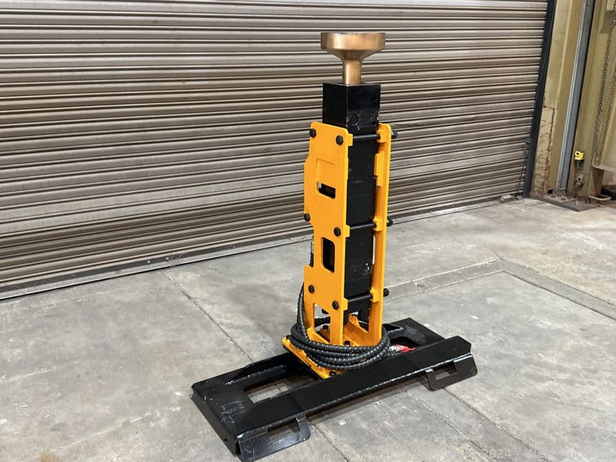 2024-giyi-skid-steer-post-driver-attachment-model-680-unused-570172
