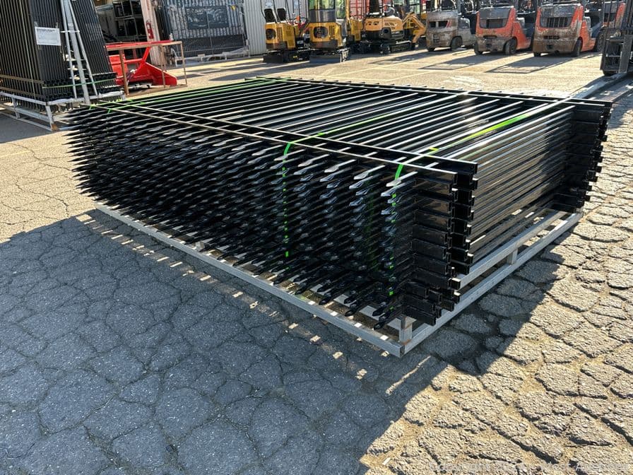 20-2024-10-39-x7-galvanized-steel-powder-coated-fence-panels-200-linear-feet-total-unused-574158