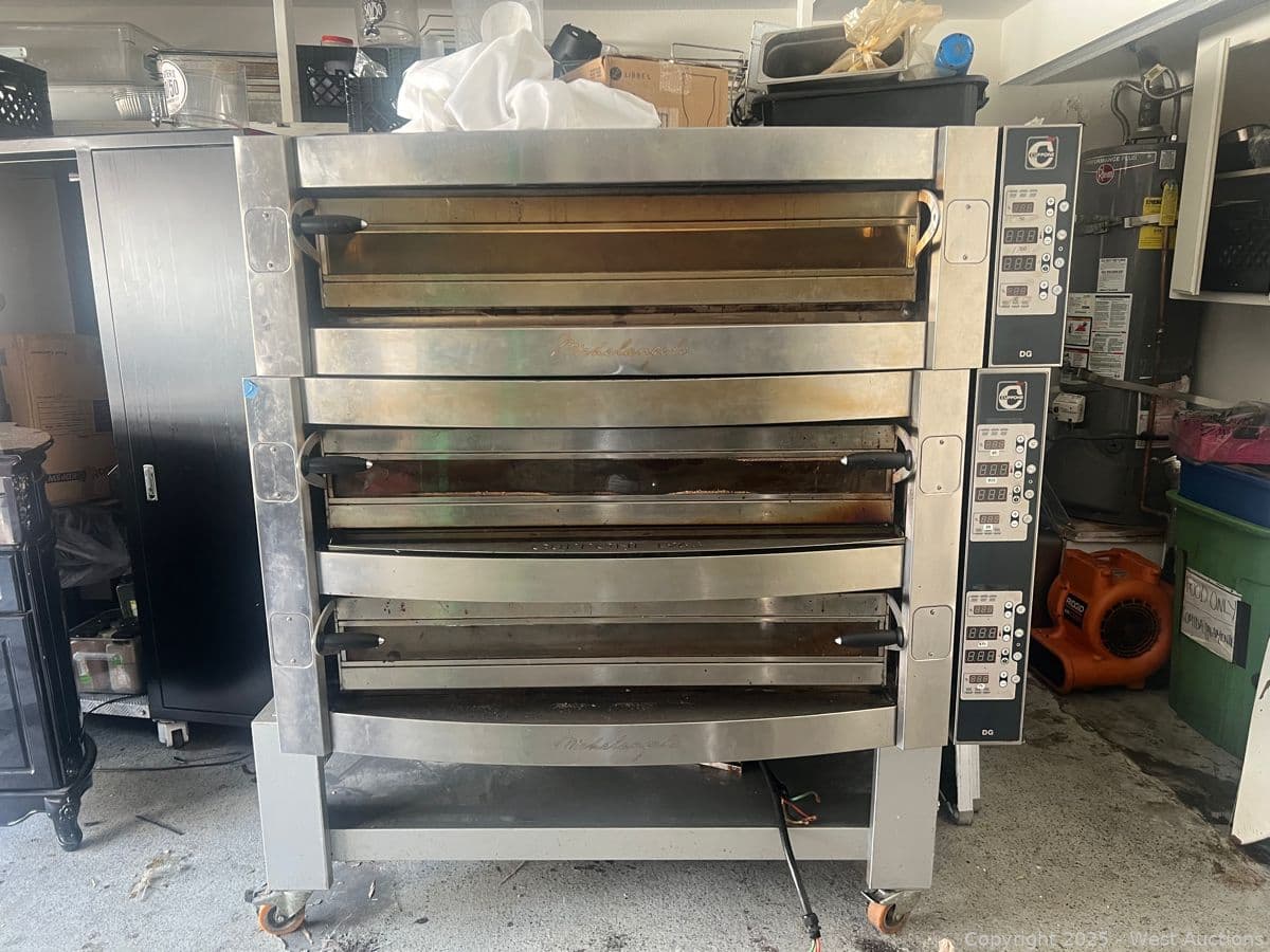 italian-crafted-pizza-oven-575230