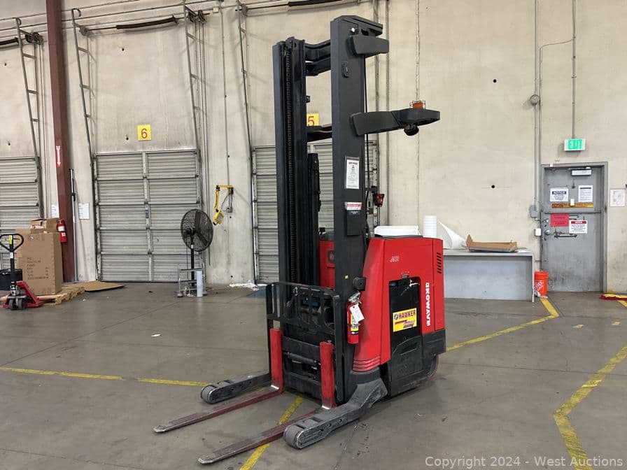 raymond-750-r45tt-4500lb-capacity-standing-forklift-with-charger-573920
