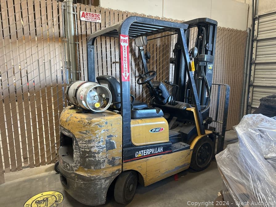 caterpillar-gc25k-4-600-lb-capacity-propane-forklift-for-parts-or-repair-573917
