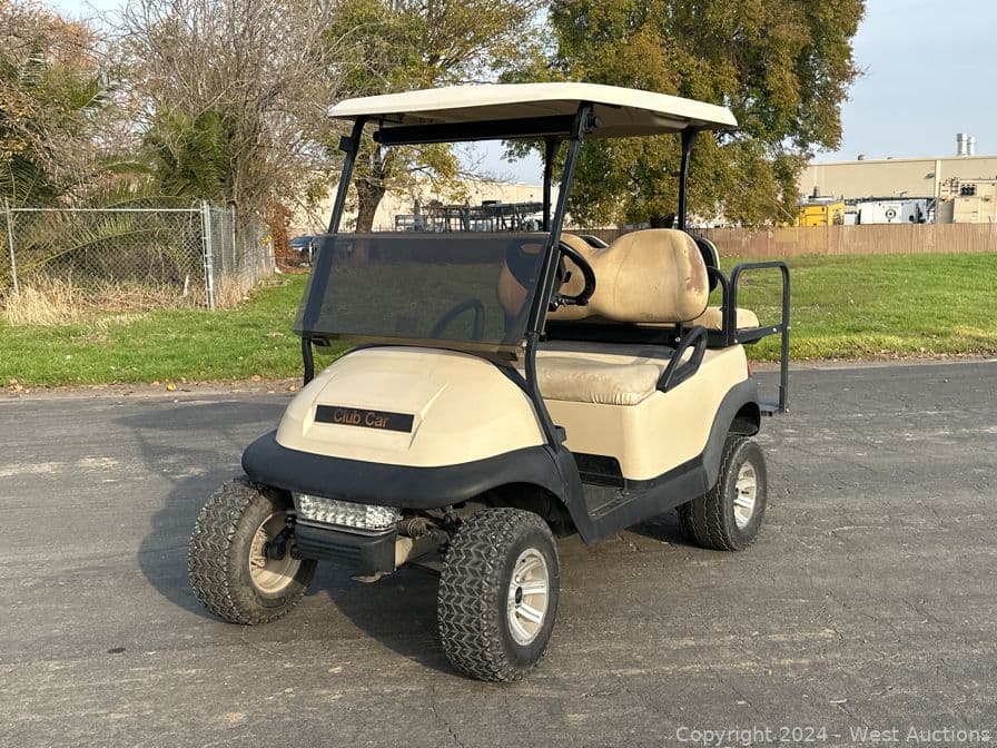 2016-club-car-precedent-electric-golf-cart-with-battery-charger-574177