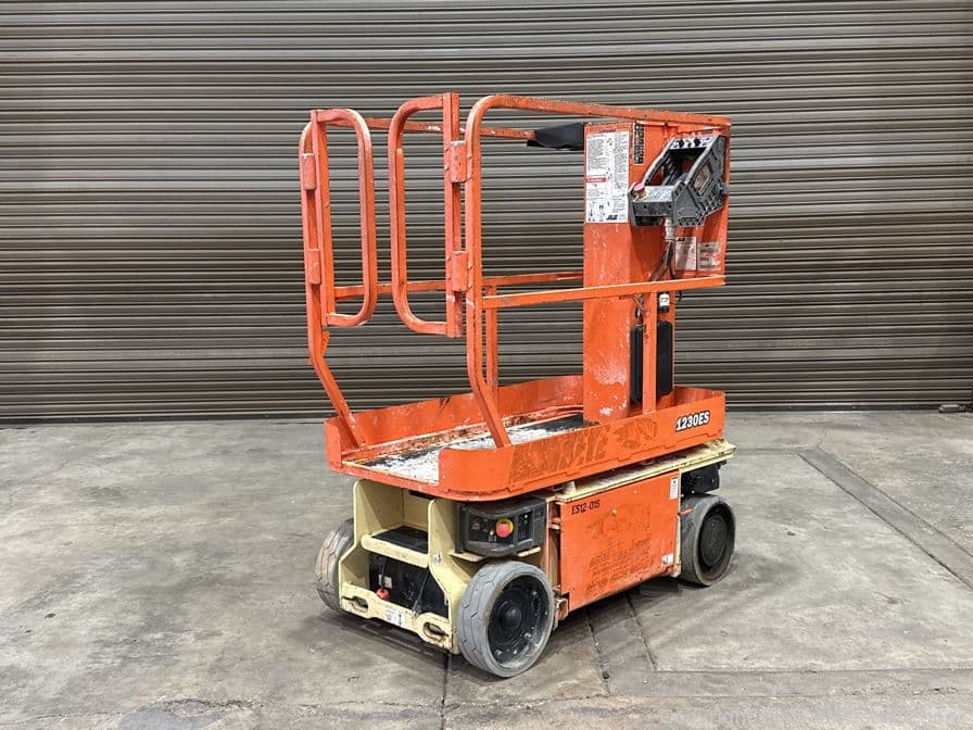 jlg-1230es-vertical-mast-lift-12-39-max-height-575161