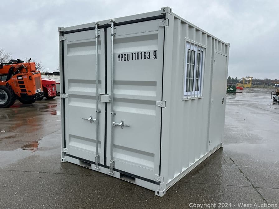 2024-11-39-container-with-door-and-window-unused-574589