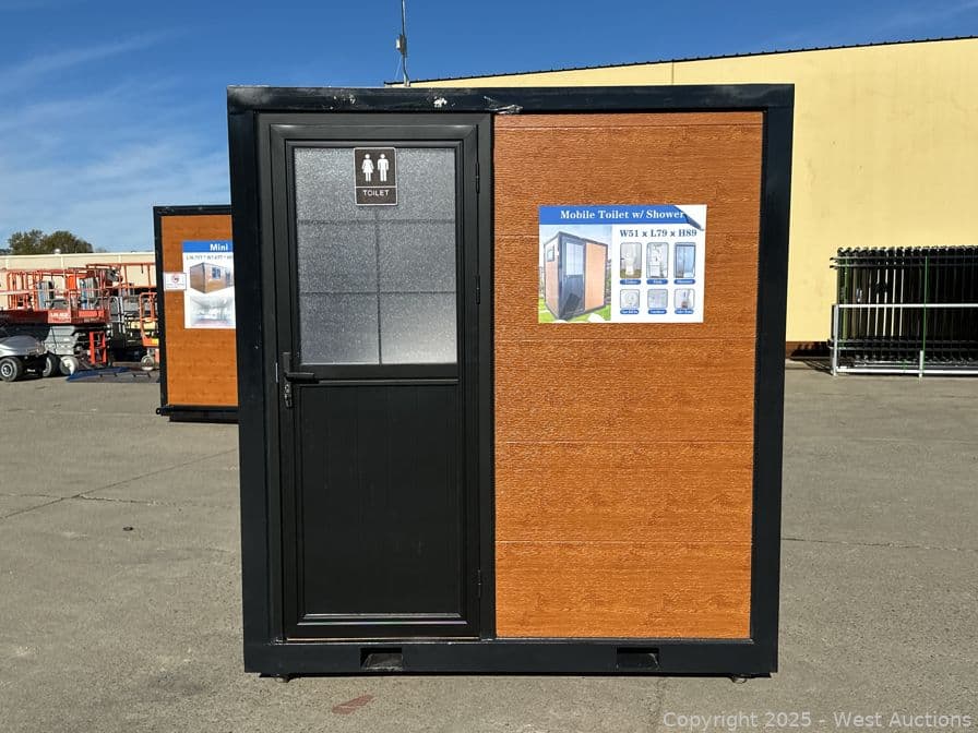 2024-mobile-bathroom-with-shower-unused-575096