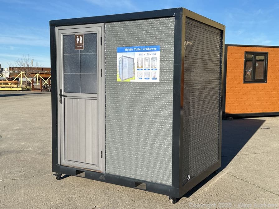 2024-mobile-bathroom-with-shower-unused-575145