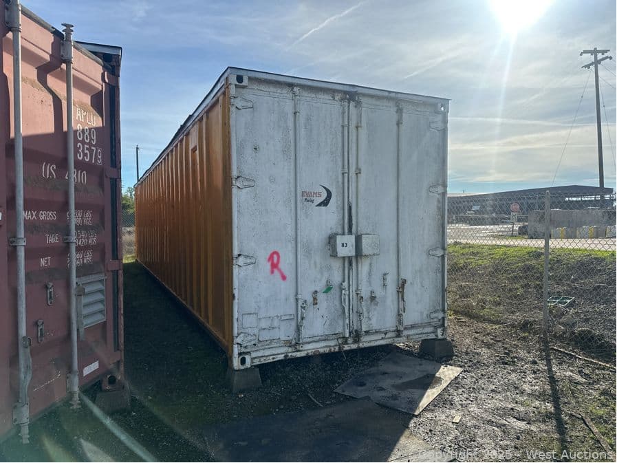 40-shipping-container-with-contents-574806