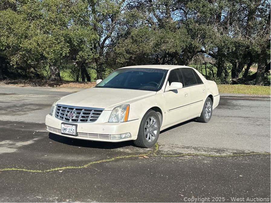 2008-cadillac-dts-574810