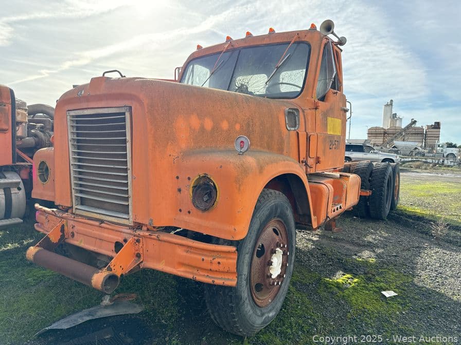 international-model-559442-truck-574872