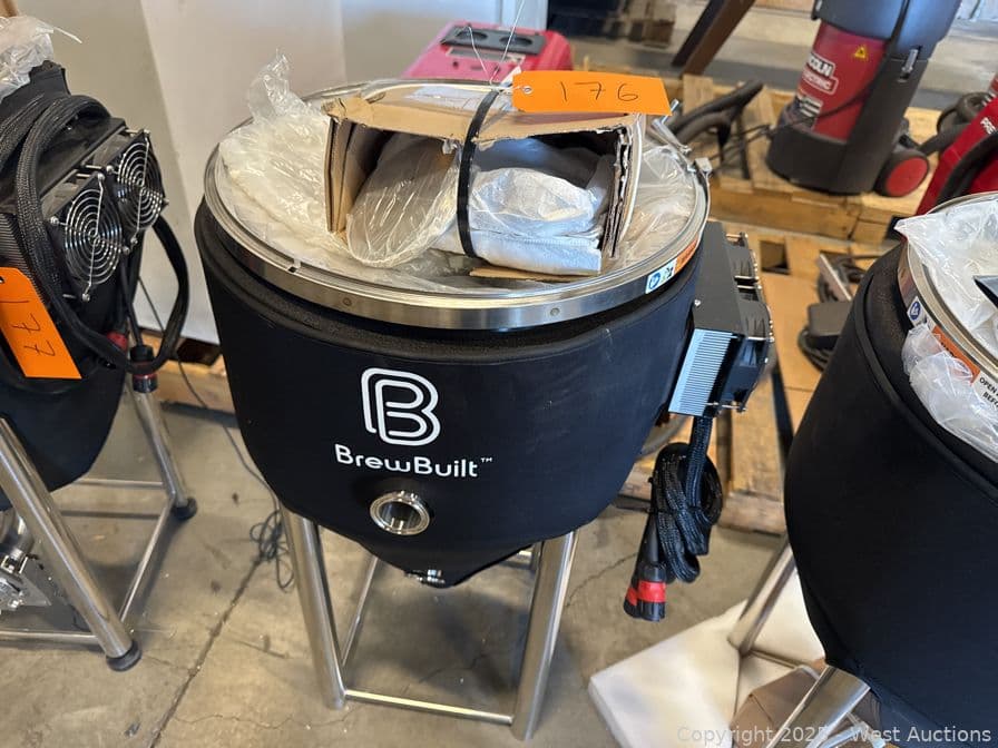 10-gallon-brewbuilt-fermentation-tank-with-accessories-and-more-575675