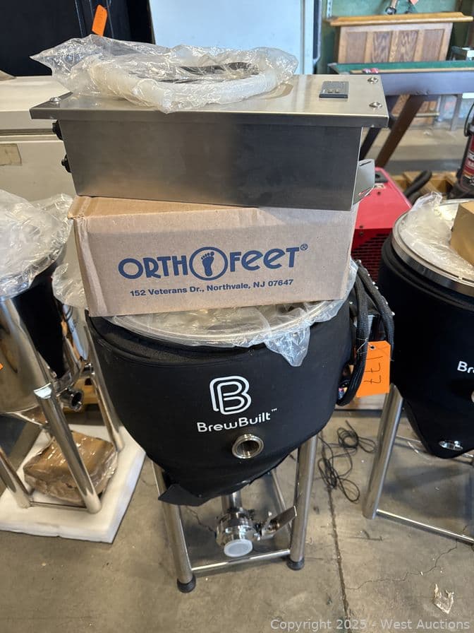 10-gallon-brewbuilt-fermentation-tank-with-controller-accessories-and-more-575674