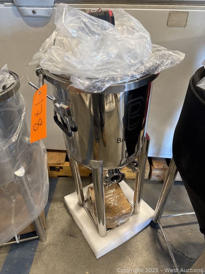 5-gallon-brewbuilt-fermentation-tank-with-accessories-and-more-575673