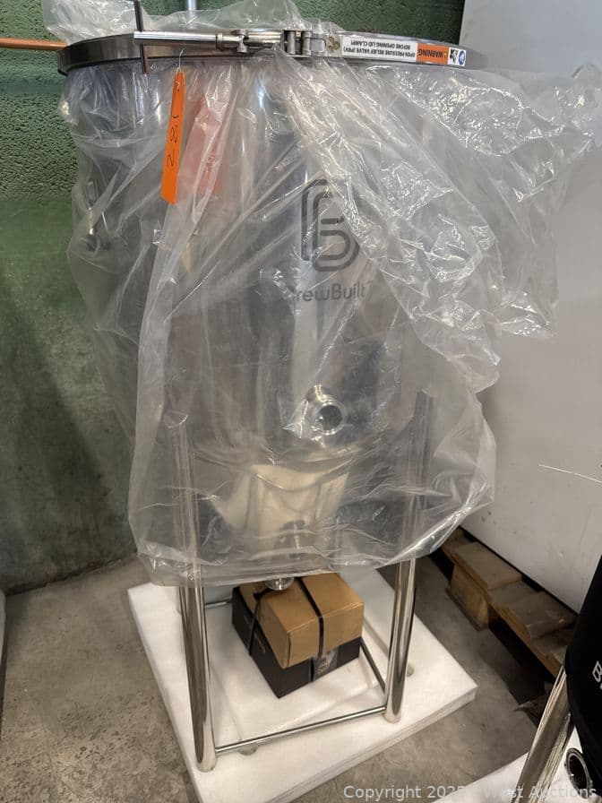 20-gallon-brewbuilt-fermentation-tank-with-accessories-and-more-575669