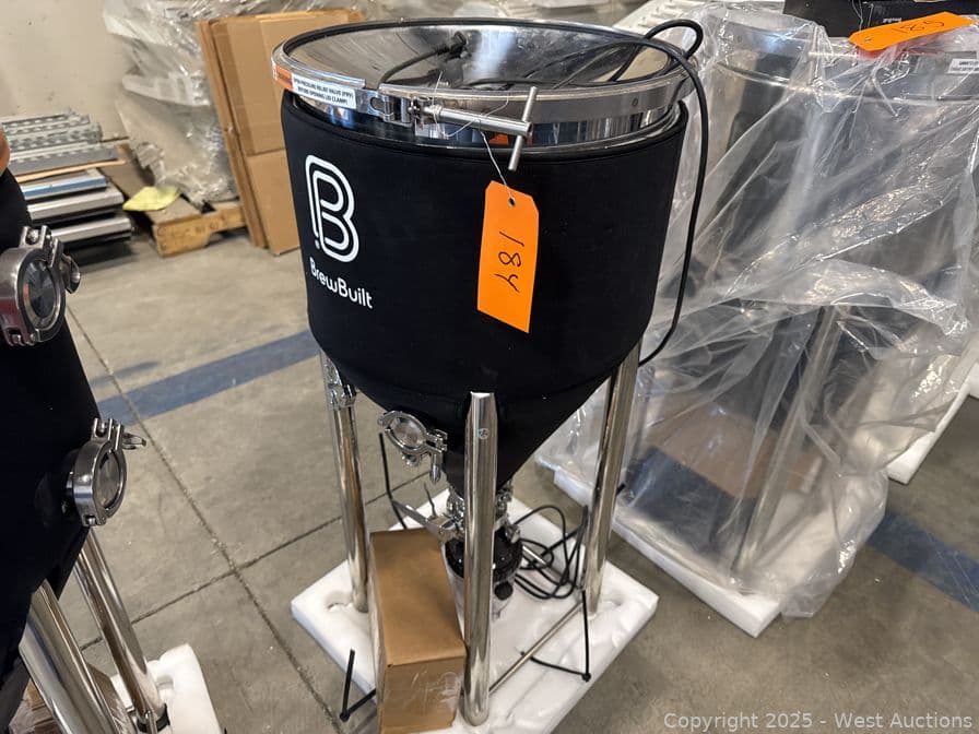10-gallon-brewbuilt-fermentation-tank-with-glycol-jacket-accessories-and-more-575667
