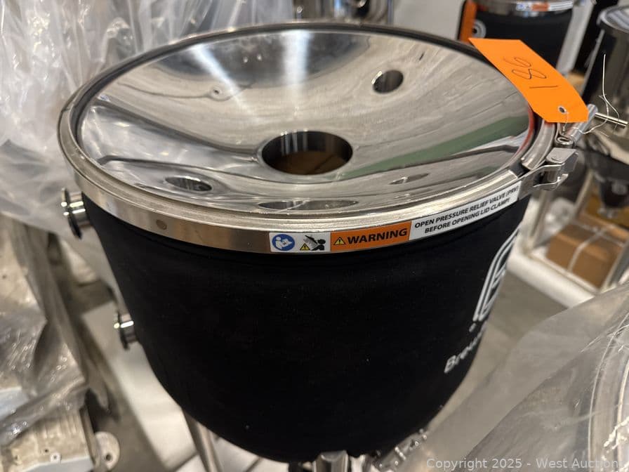 10-gallon-brewbuilt-fermentation-tank-with-glycol-jacket-accessories-and-more-575665