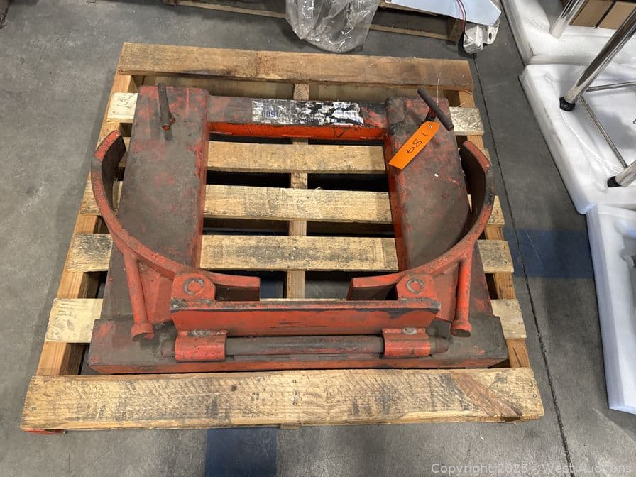 forklift-ready-wesco-1500lbs-drum-barrel-grab-575662