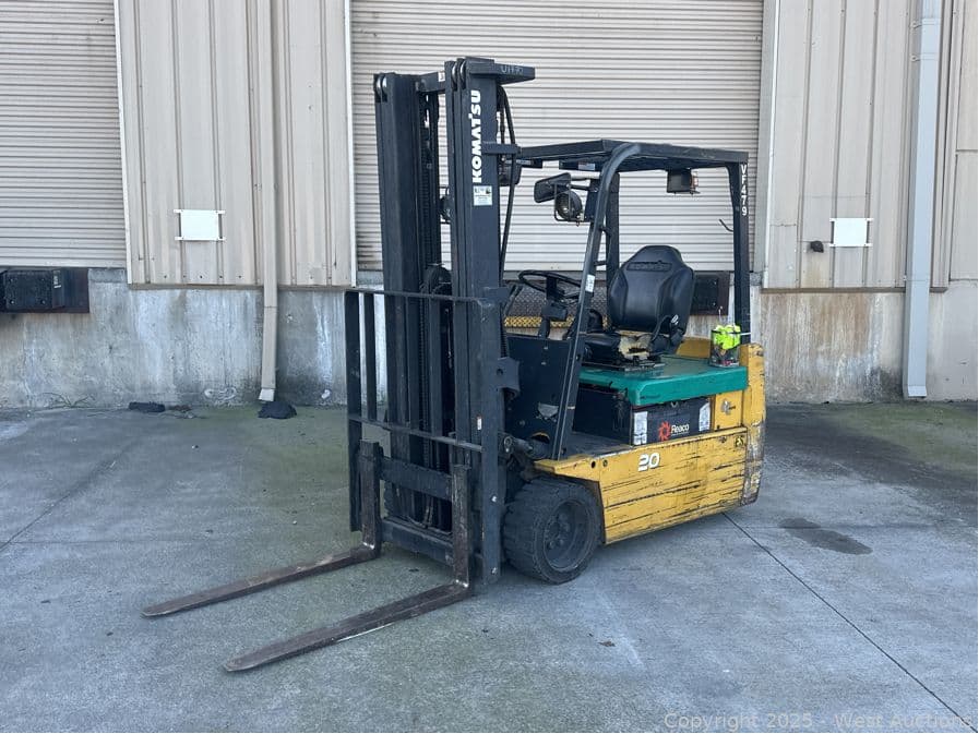 komatsu-3400lb-electric-forklift-with-workhorse-charger-575755