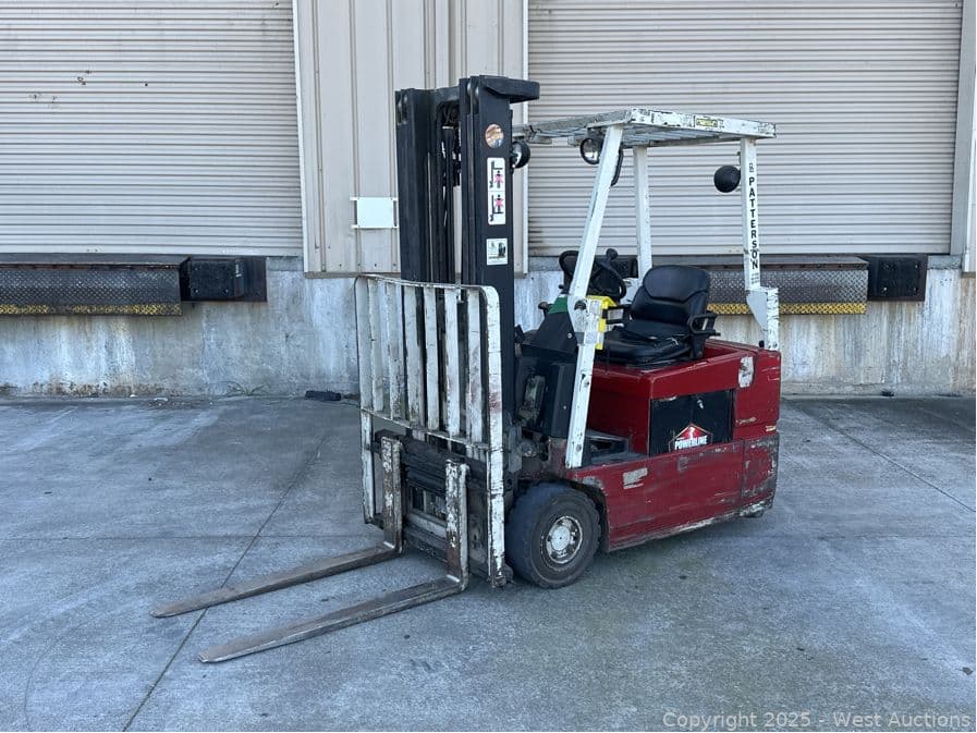 yale-2900lb-electric-forklift-with-power-point-charger-575754