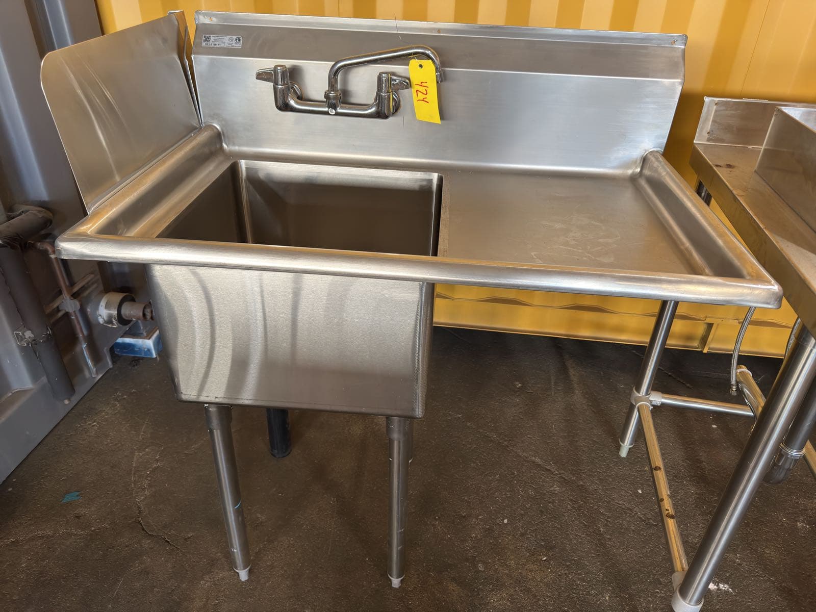 stainless-steel-sink-dc80f3