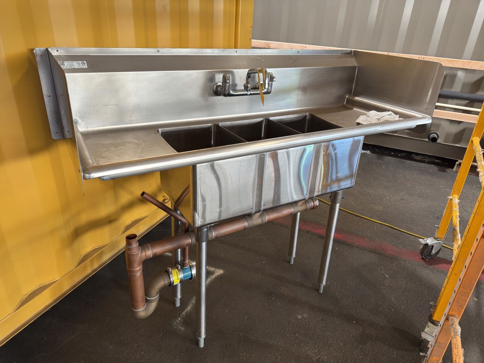 stainless-steel-sink-ade9bb