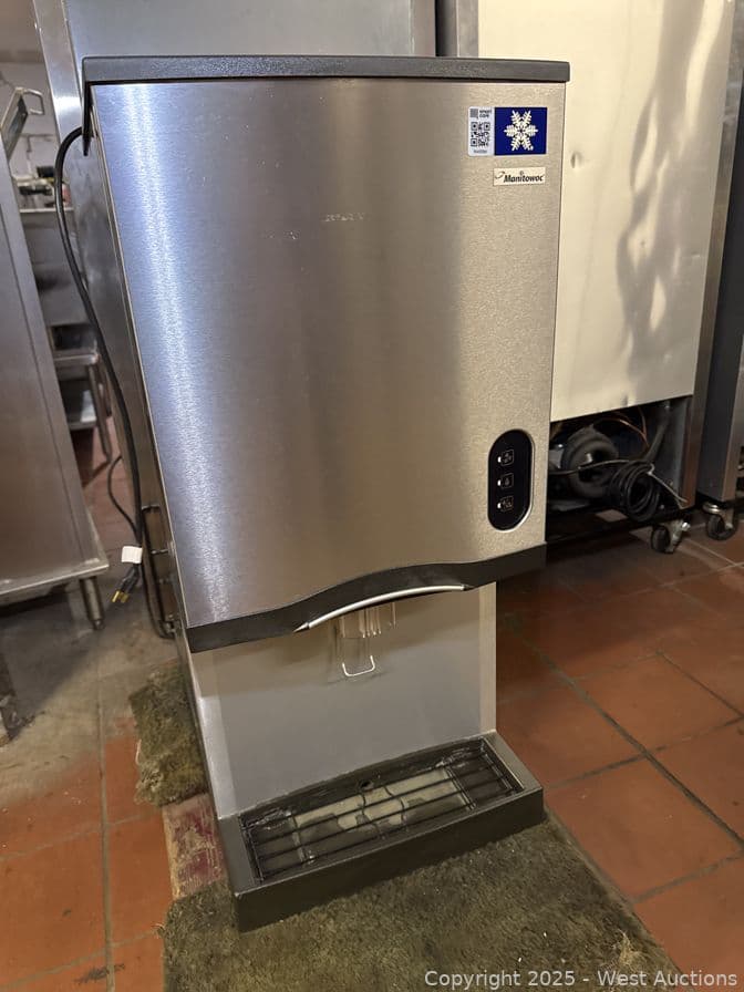 manitowoc-ice-maker-with-dispenser-579279