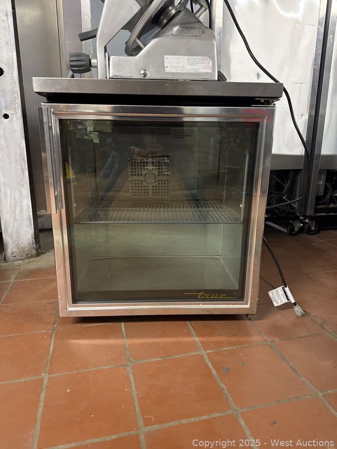 under-counter-one-glass-door-refrigerator-579274