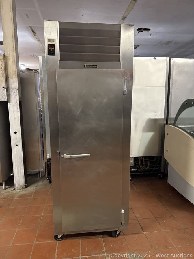 traulsen-pass-through-door-refrigerator-579295