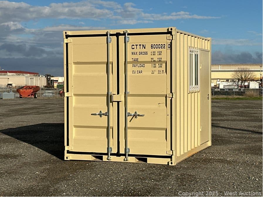 2025-10-39-container-with-door-and-window-578597