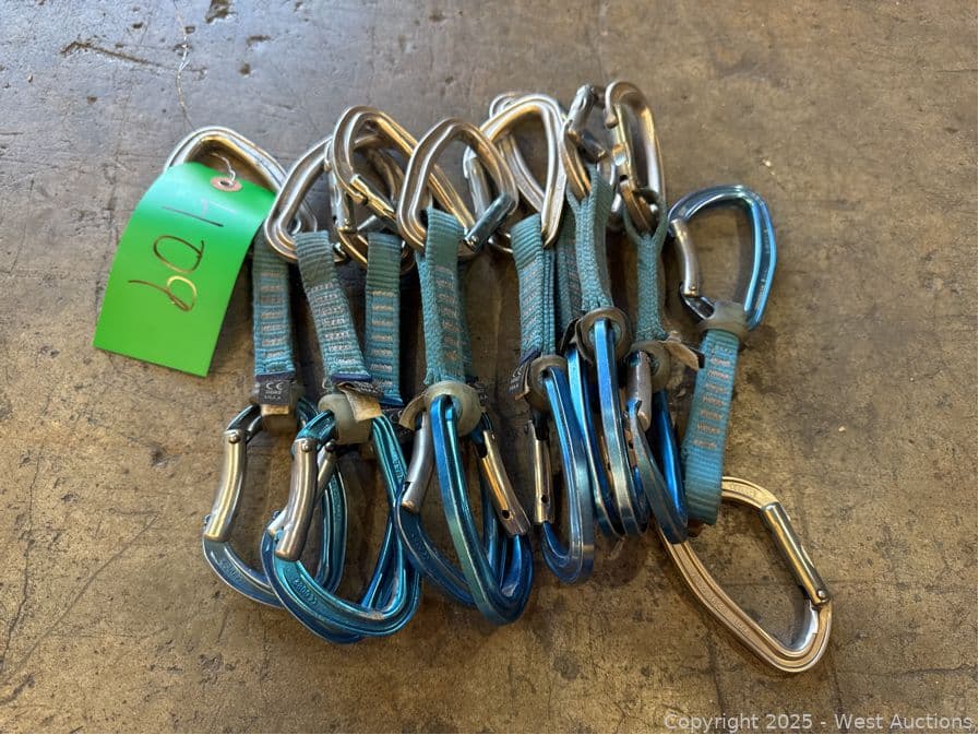 10-djinn-petzl-harness-clamps-593725