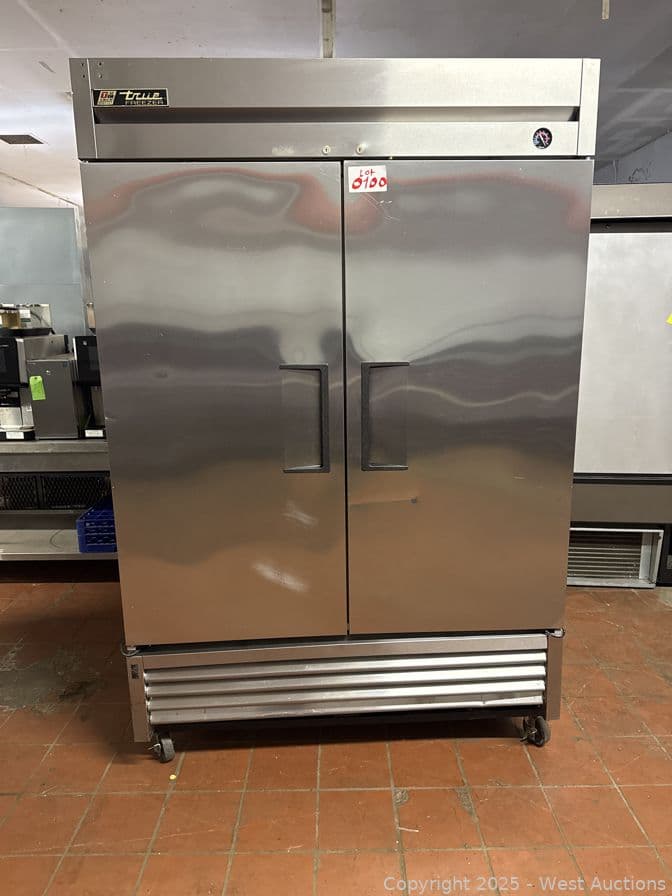 true-freezer-two-door-stainless-steel-589799
