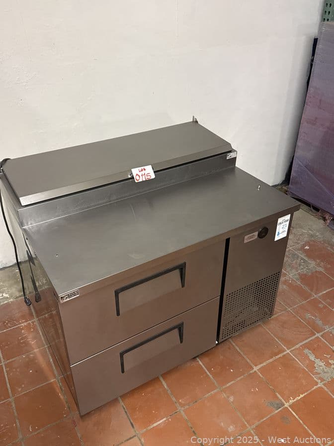 true-tpp-44d-2-pizza-prep-table-with-refrigerator-base-589807