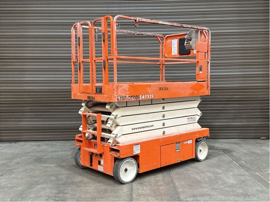 2017-snorkel-s4732e-electric-scissor-lift-32-39-max-height-14-hours-581344