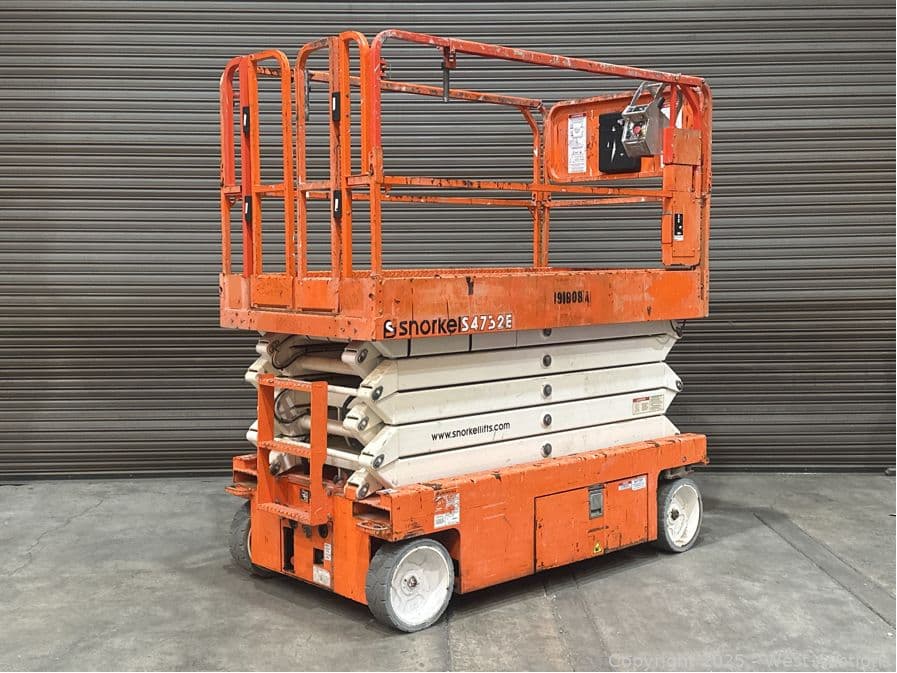 2017-snorkel-s4732e-electric-scissor-lift-32-39-max-height-581347
