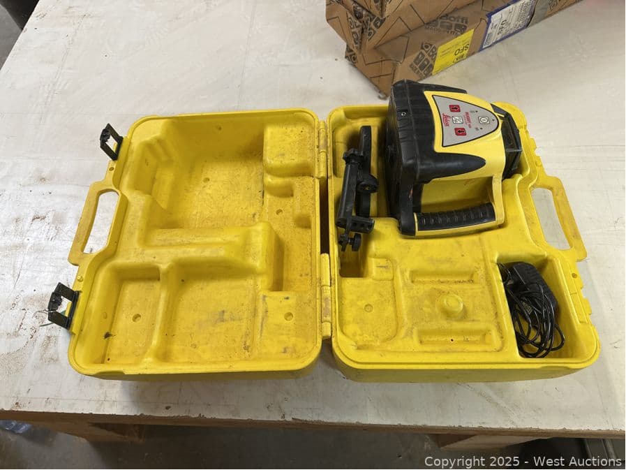 leica-rugby-100-laser-with-case-581214