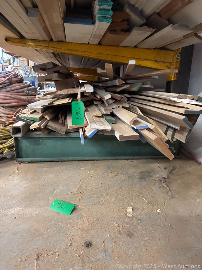 contents-of-section-of-canteliever-rack-wood-moulding-581327