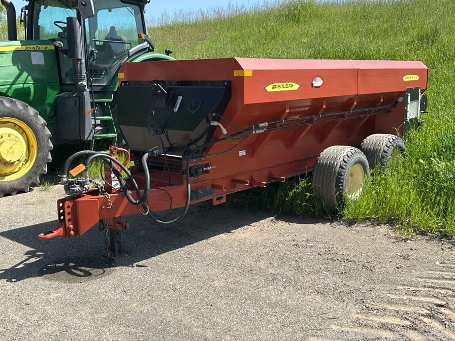 pequea-v12-vineyard-and-orchard-spreader-584901