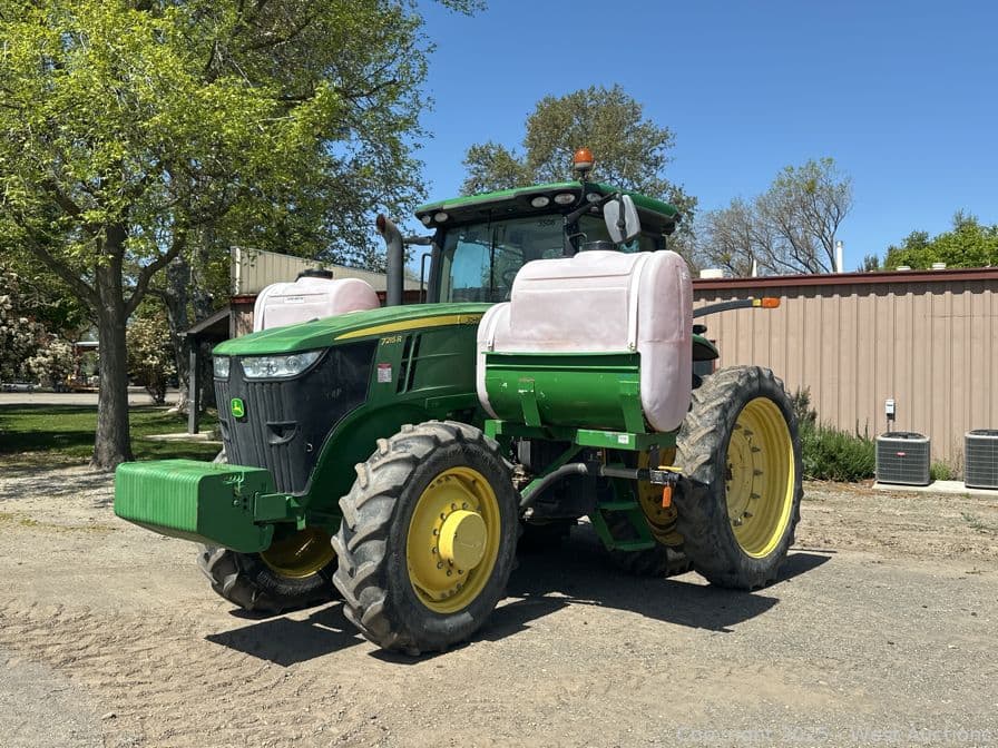 john-deere-7215r-tractor-with-spyder-spray-rig-584899
