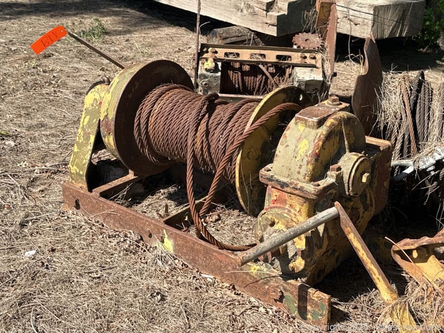 2-heavy-duty-winches-584910