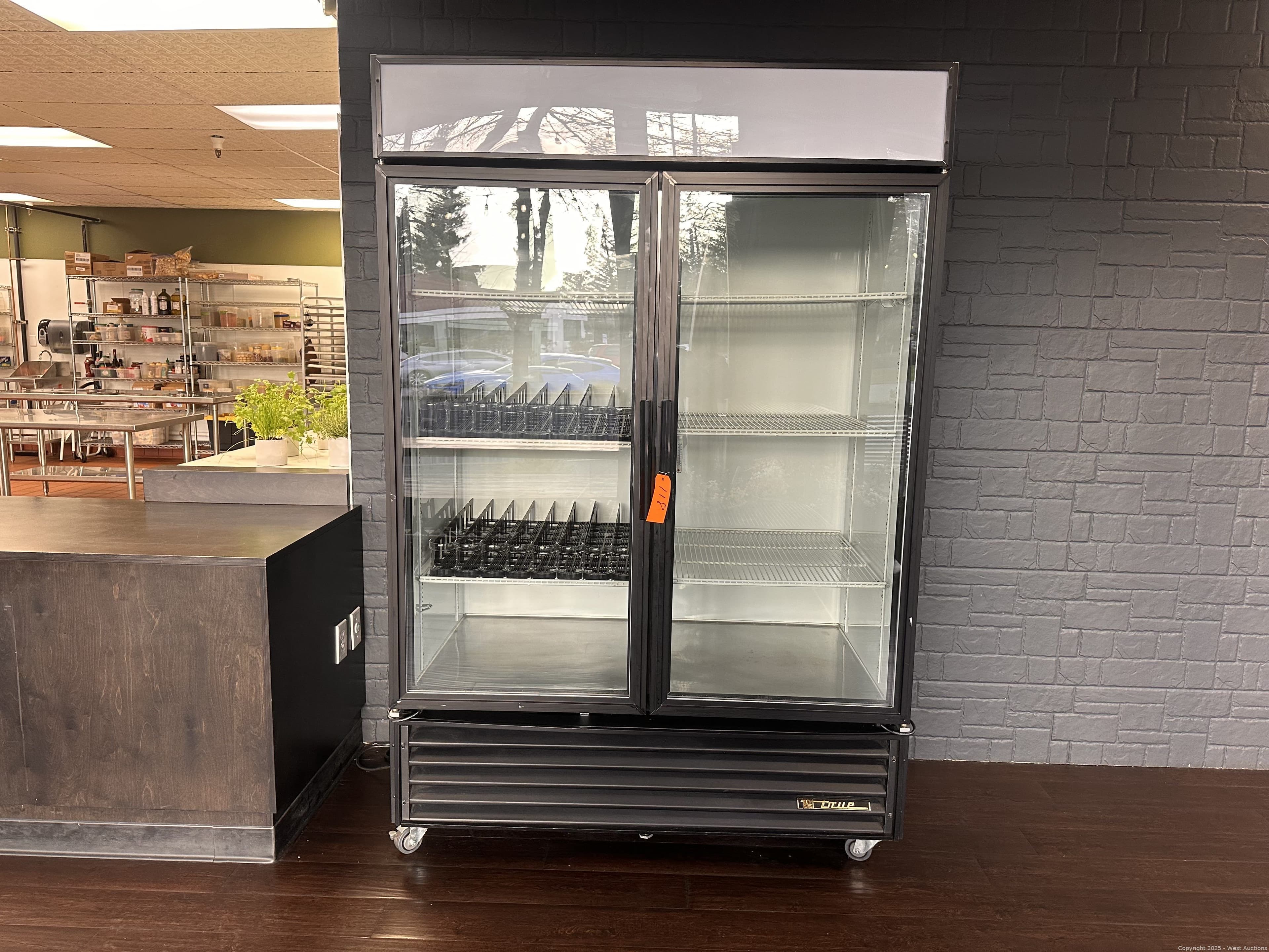 true-double-door-commercial-refrigerator-582274