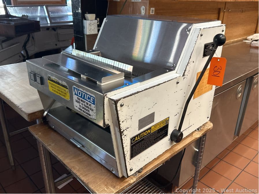 oliver-711-counter-top-bread-slicer-584136