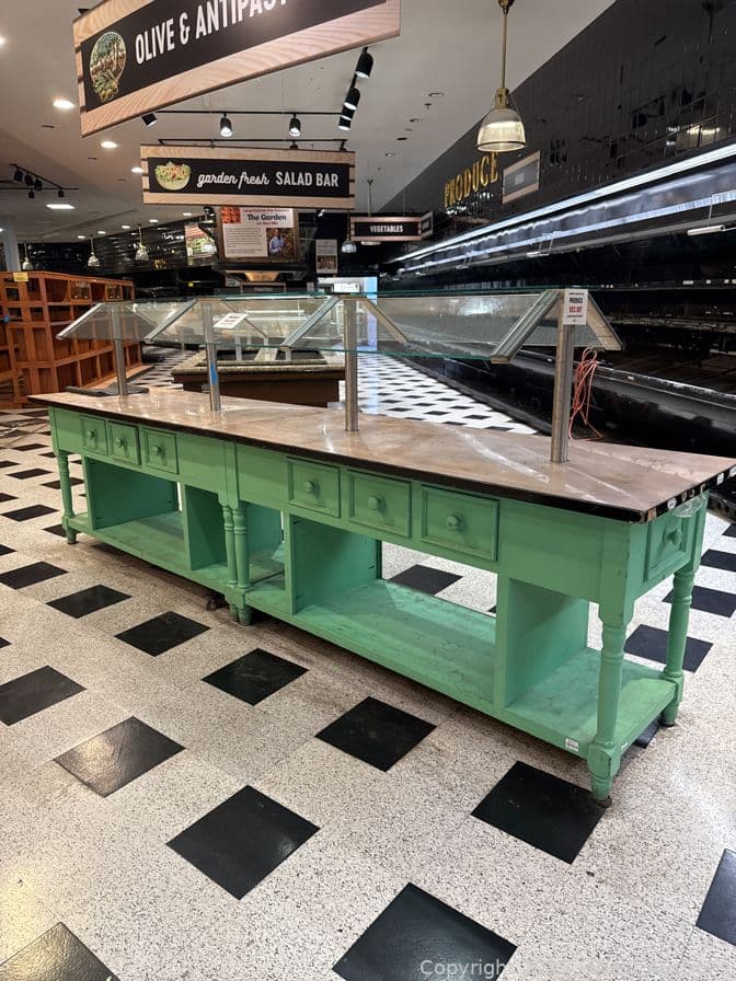 rustic-wood-salad-bar-olive-bar-with-sneeze-guard-584088