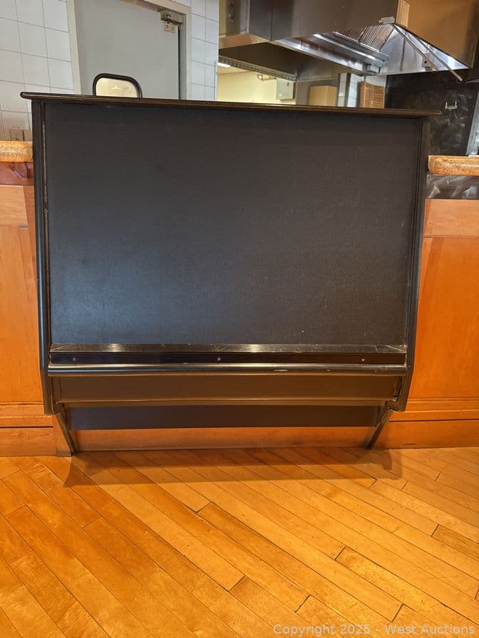 deli-refrigerated-display-case-584263