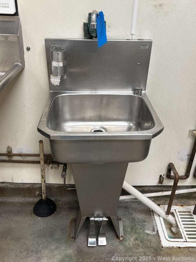 single-basin-stainless-steel-sink-586396