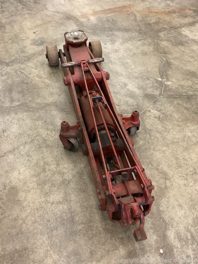 red-floor-jack-582412