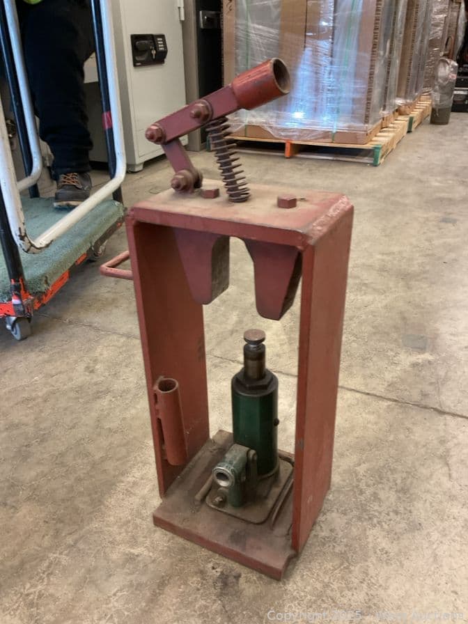 red-hydraulic-jack-press-582417