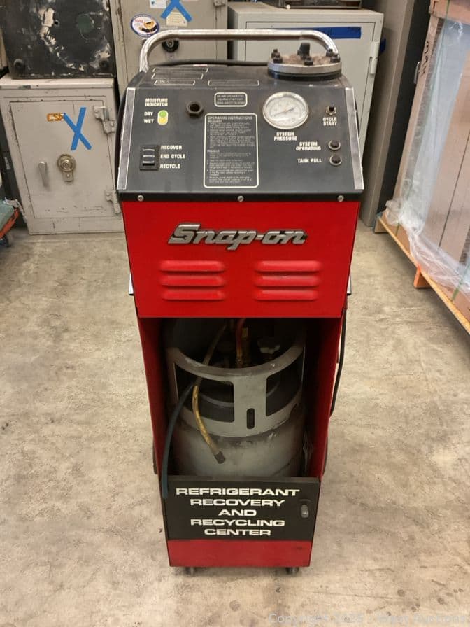 snap-on-refrigerant-recovery-machine-582419