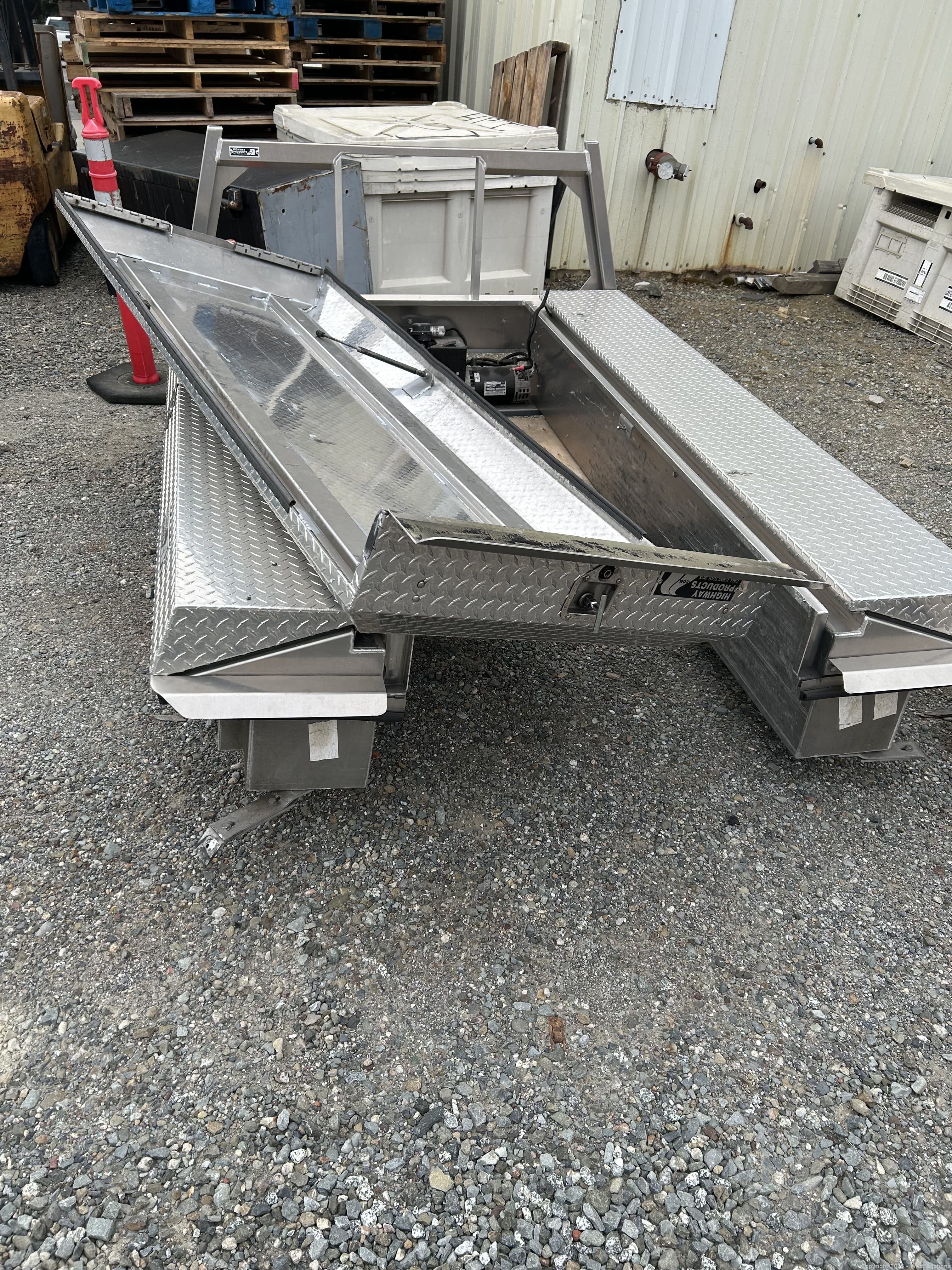 highway-products-truck-headache-rack-and-tool-box-589790