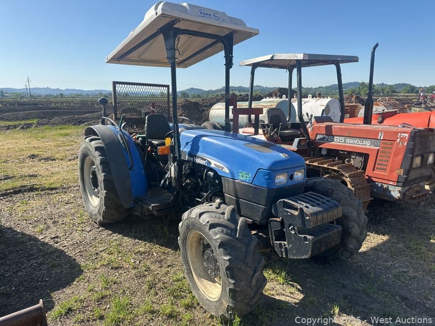 new-holland-tn95fa-4wd-utility-tractor-589558