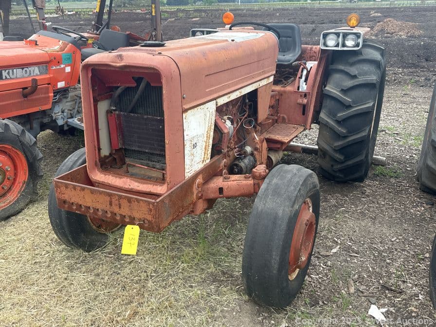 international-harvester-574-2wd-utility-tractor-589583